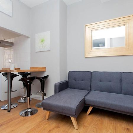 Bright & Homely City Centre Apartment Near Holyrood エディンバラ エクステリア 写真