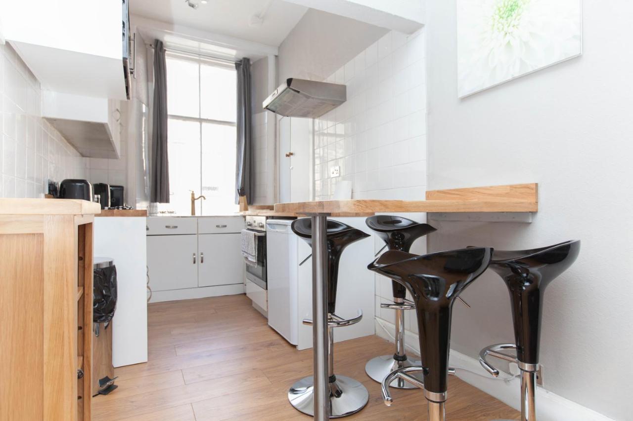Bright & Homely City Centre Apartment Near Holyrood エディンバラ エクステリア 写真